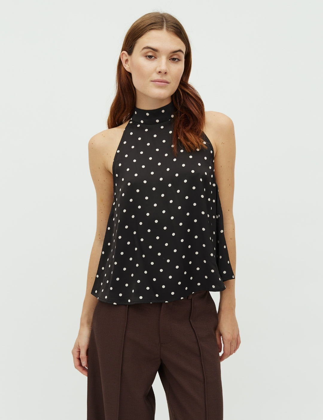 Palet-M_Black Sugar Dots_Model_0