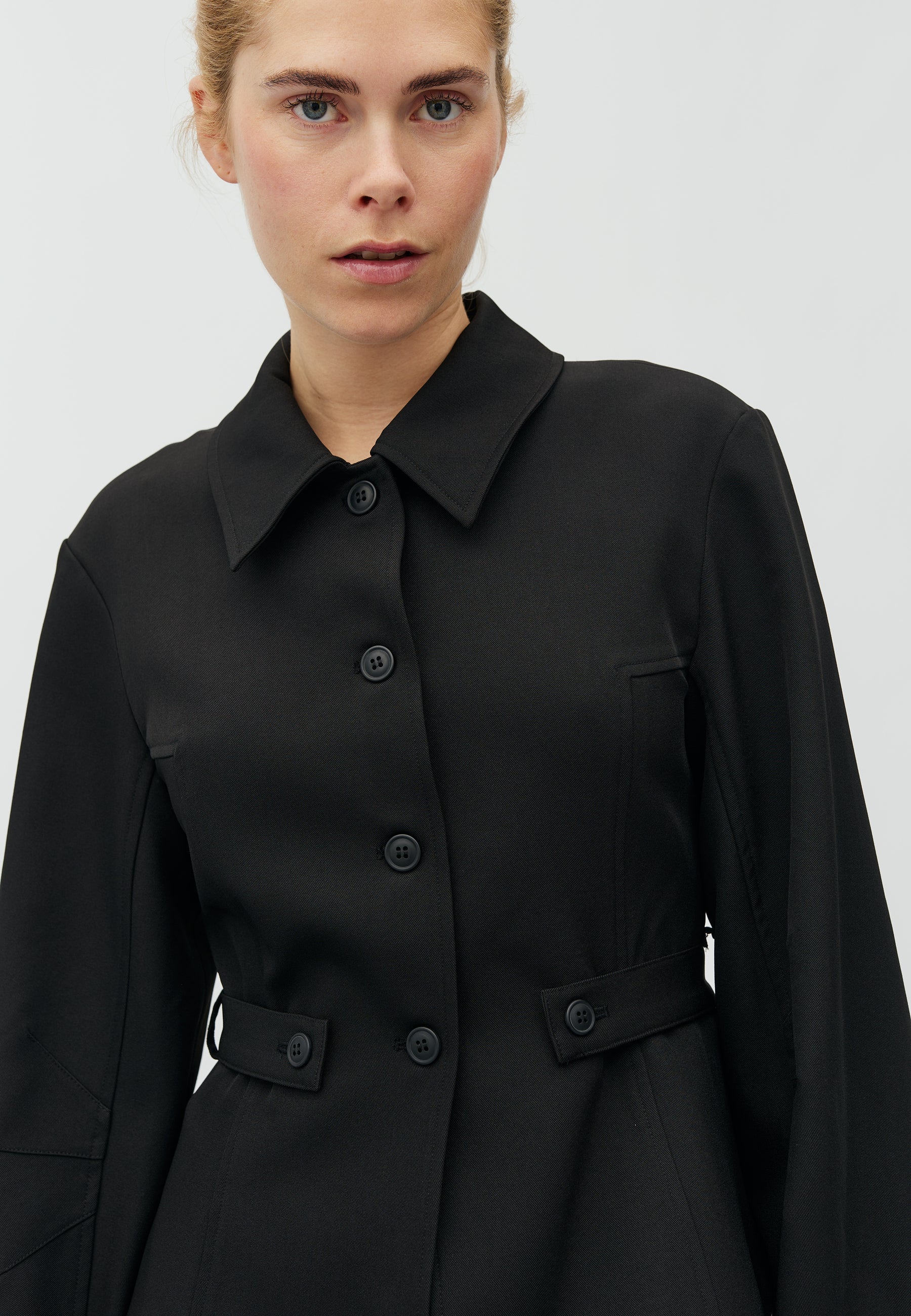 Yraella-M_Black_Model_3
