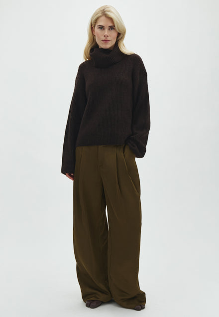 Emeli-M_Smoked Olive_Model_0