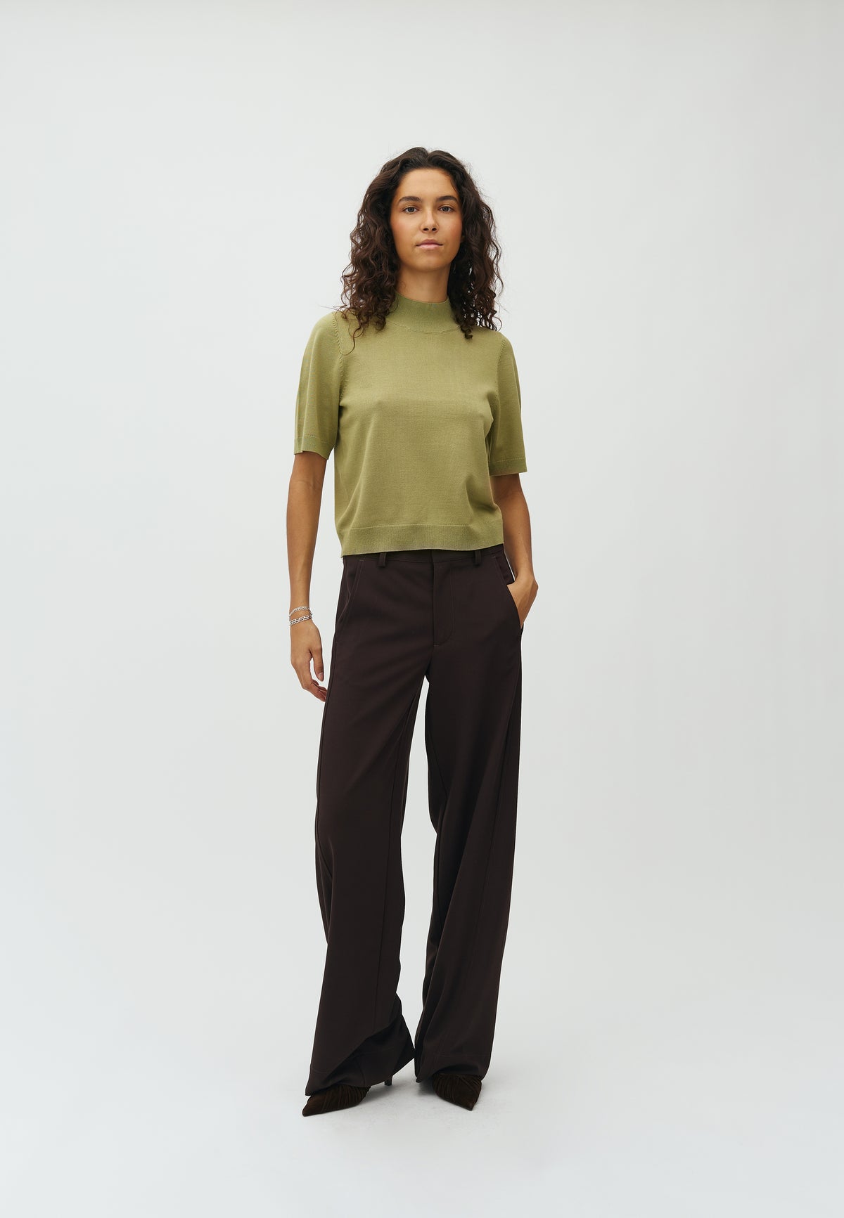 Clara Crew-M_Sage_Model_0
