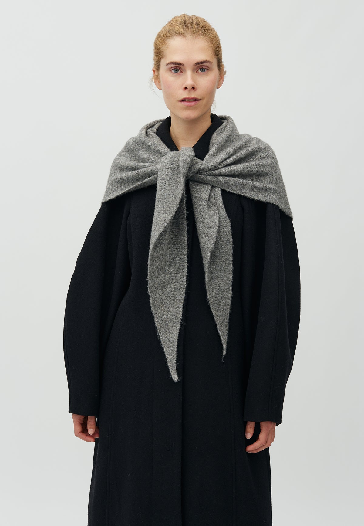 Sevyn-M_Medium Grey Melange_Model_0