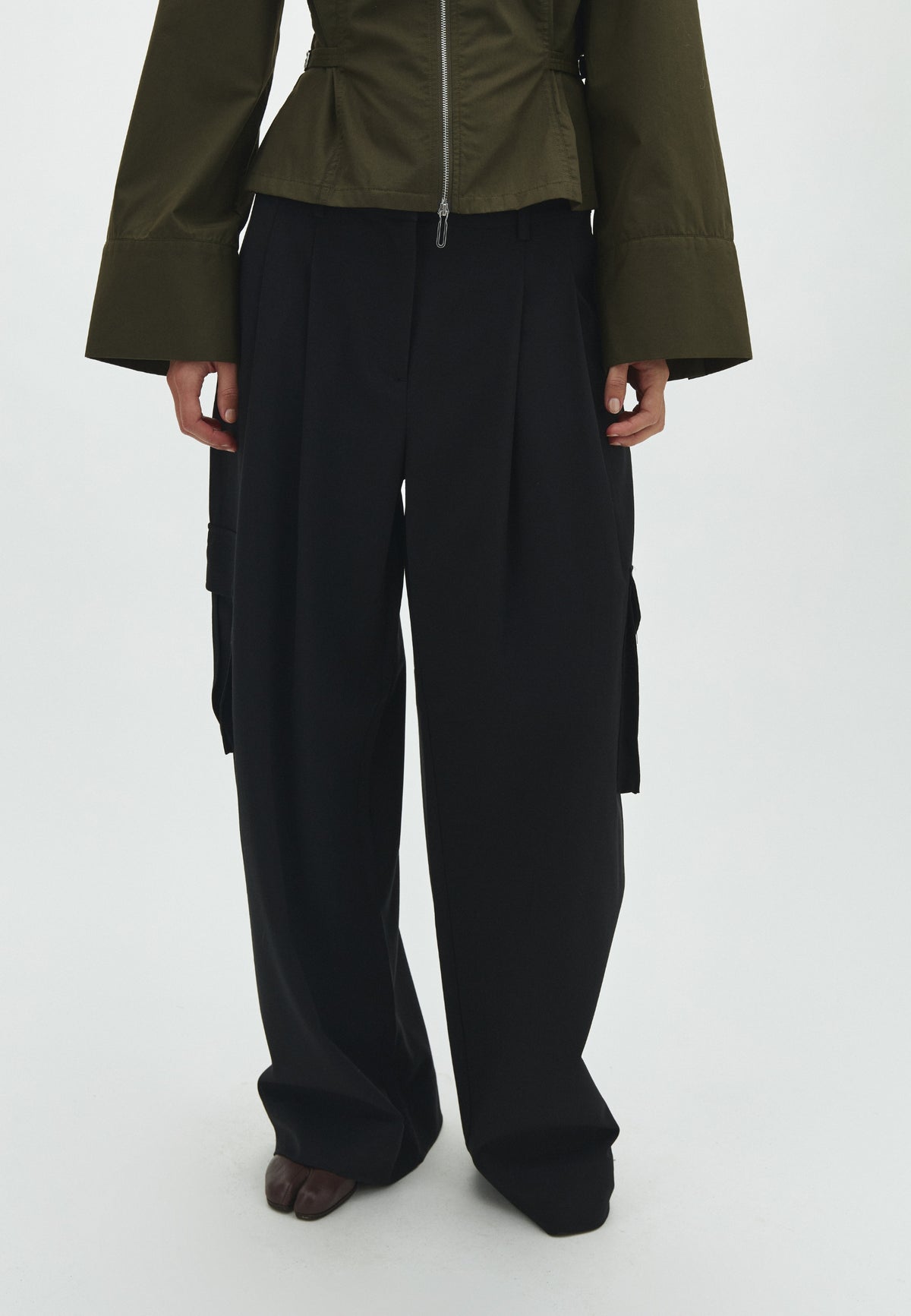 Emeli Pocket-M_Black_Model_1